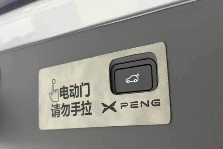 Used XPeng G6 2025 625 Long-Range Max Tech Edition Interior 6
