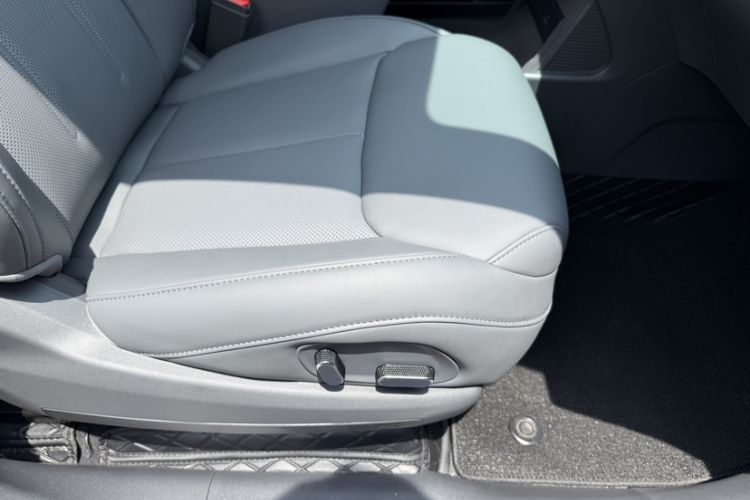 Used XPeng G6 2025 625 Long-Range Max Tech Edition Interior 9