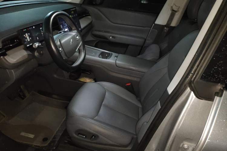 Used XPeng G6 2025 625 Long-Range Max Tech Edition Left Front Seat