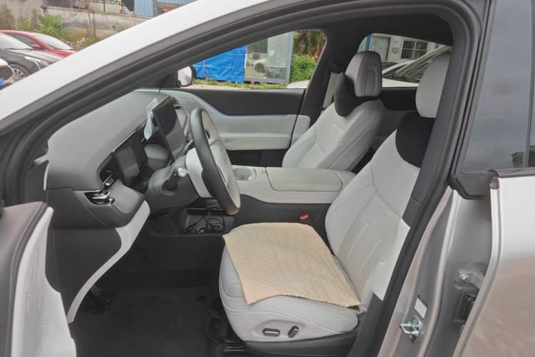 Used XPeng G6 2025 625 Long-Range Max Tech Edition Left Front Seat