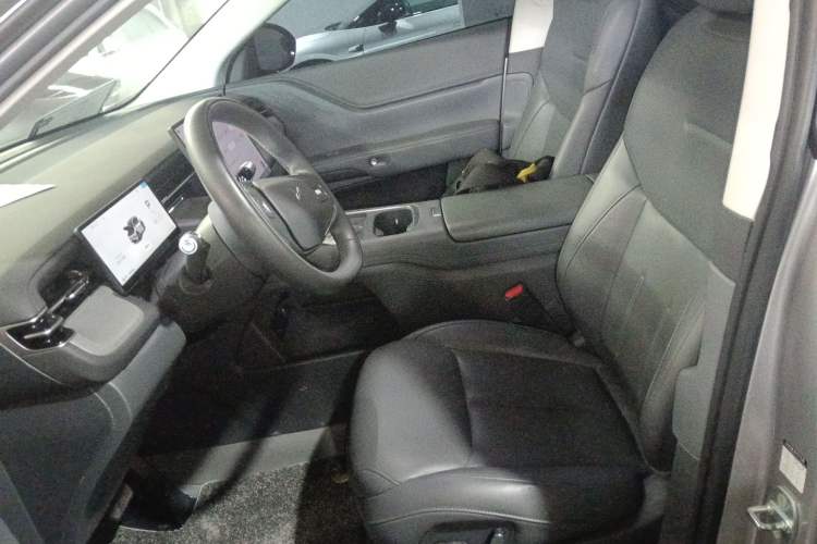 Used XPeng G6 2025 625 Long-Range Max Tech Edition Left Front Seat