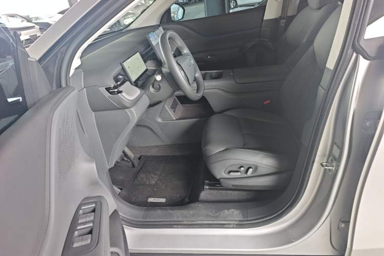 Used XPeng G6 2025 625 Long-Range Max Flagship Edition Left Front Seat