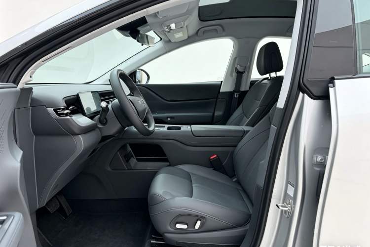 Used XPeng G6 2025 625 Long-Range Max Tech Edition Left Front Seat