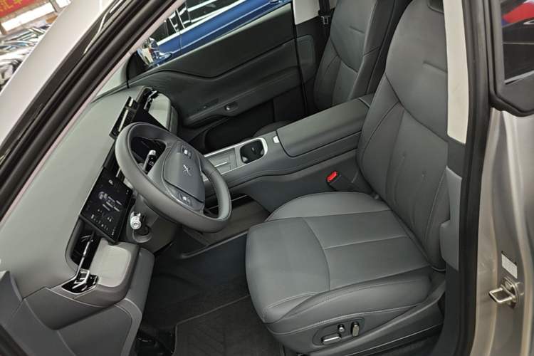 Used XPeng G6 2025 625 Long-Range Max Flagship Edition Left Front Seat