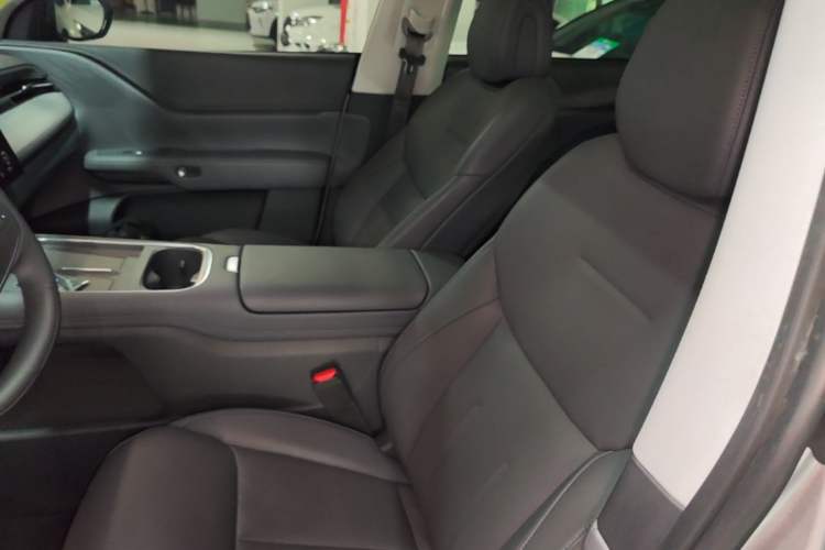 Used XPeng G6 2025 625 Long-Range Max Tech Edition Left Front Seat