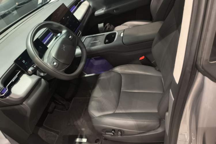 Used XPeng G6 2025 625 Long-Range Max Flagship Edition Left Front Seat