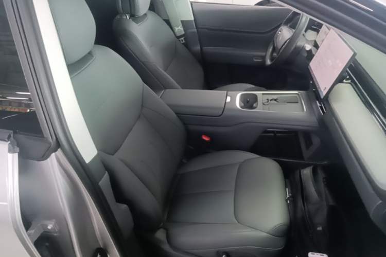 Used XPeng G6 2025 625 Long-Range Max Tech Edition Right Front Seat