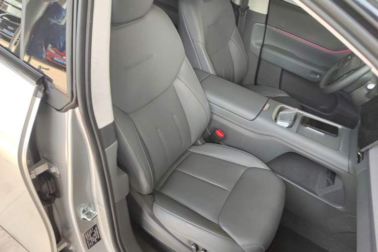 Used XPeng G6 2025 625 Long-Range Max Flagship Edition Right Front Seat