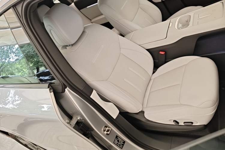 Used XPeng G6 2025 625 Long-Range Max Tech Edition Right Front Seat