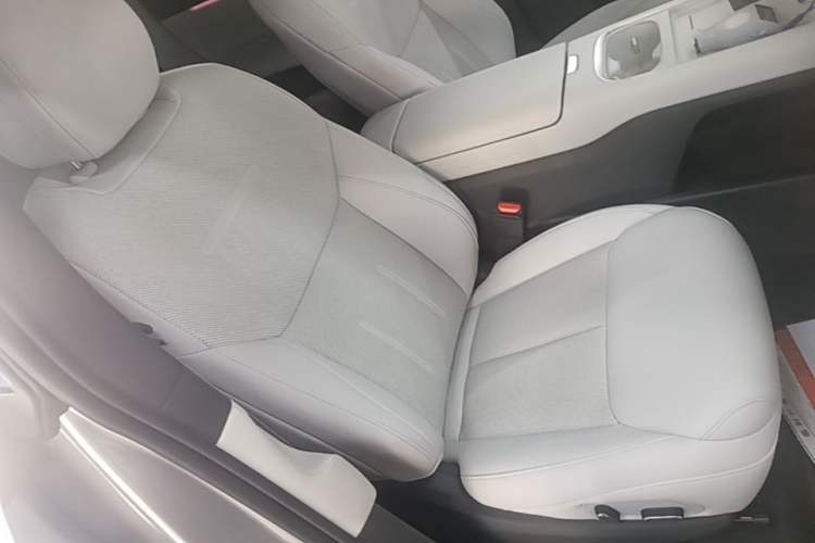 Used XPeng G6 2025 625 Long-Range Max Tech Edition Right Front Seat