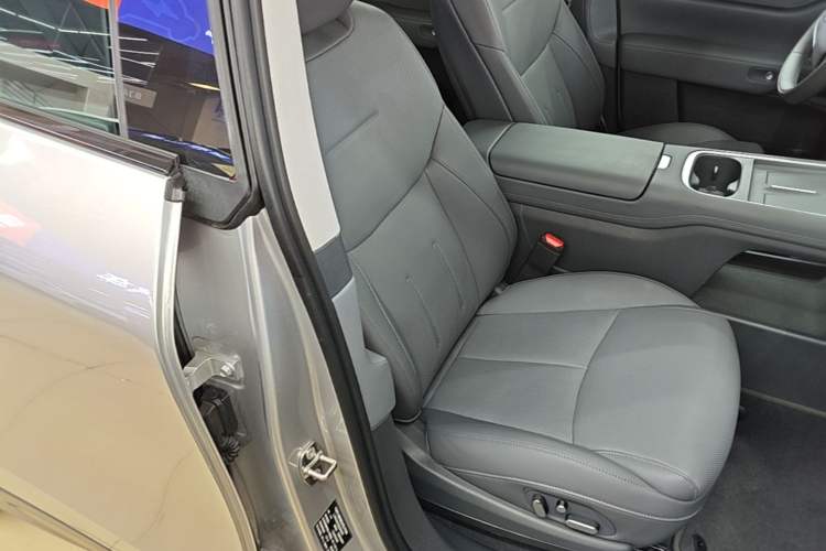 Used XPeng G6 2025 625 Long-Range Max Flagship Edition Right Front Seat