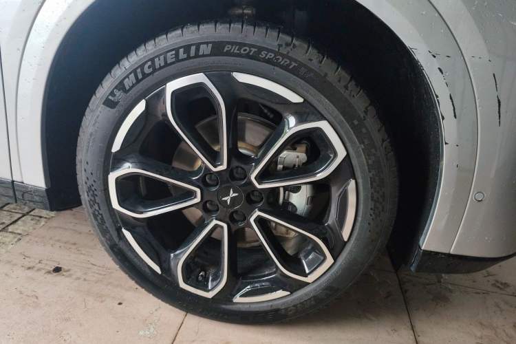 Used XPeng G6 2025 625 Long-Range Max Flagship Edition Right Front Wheel Hub