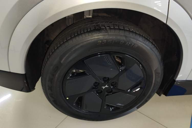 Used XPeng G6 2025 625 Long-Range Max Flagship Edition Right Rear Wheel Hub