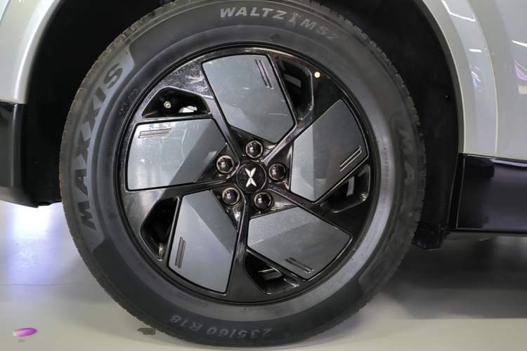 Used XPeng G6 2025 625 Long-Range Max Flagship Edition Right Rear Wheel Hub