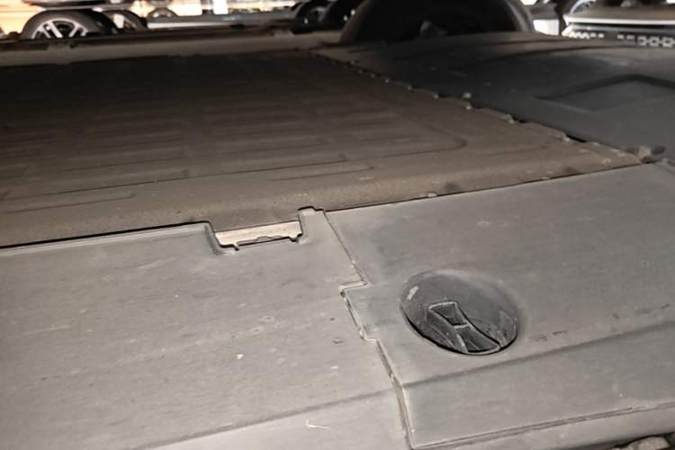Used XPeng G6 2025 625 Long-Range Max Tech Edition Right Side Sill