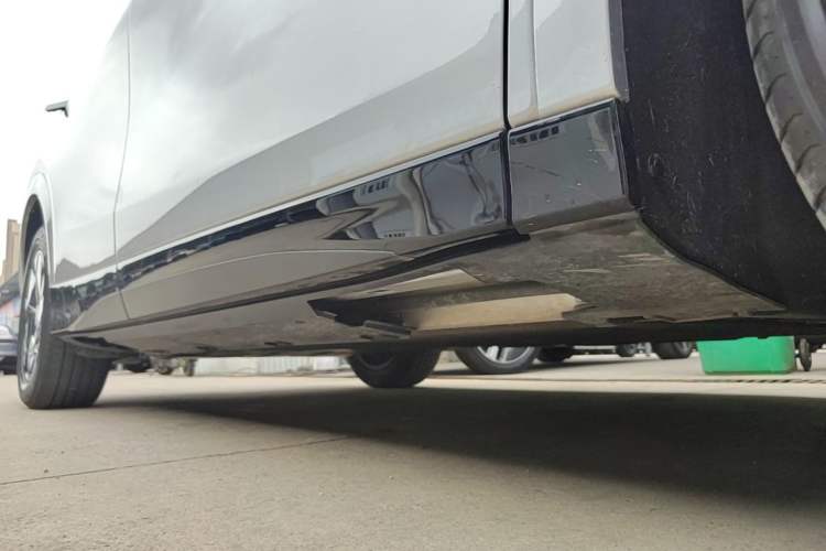 Used XPeng G6 2025 625 Long-Range Max Flagship Edition Right Side Sill