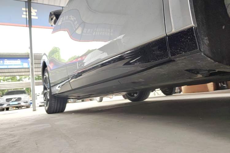 Used XPeng G6 2025 625 Long-Range Max Flagship Edition Right Side Sill