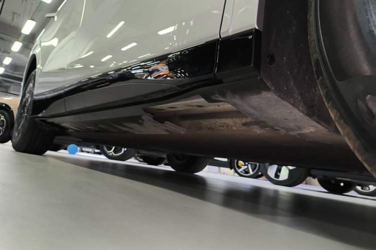Used XPeng G6 2025 625 Long-Range Max Flagship Edition Right Side Sill