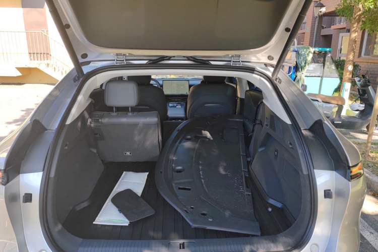 Used XPeng G6 2025 625 Long-Range Max Tech Edition Trunk
