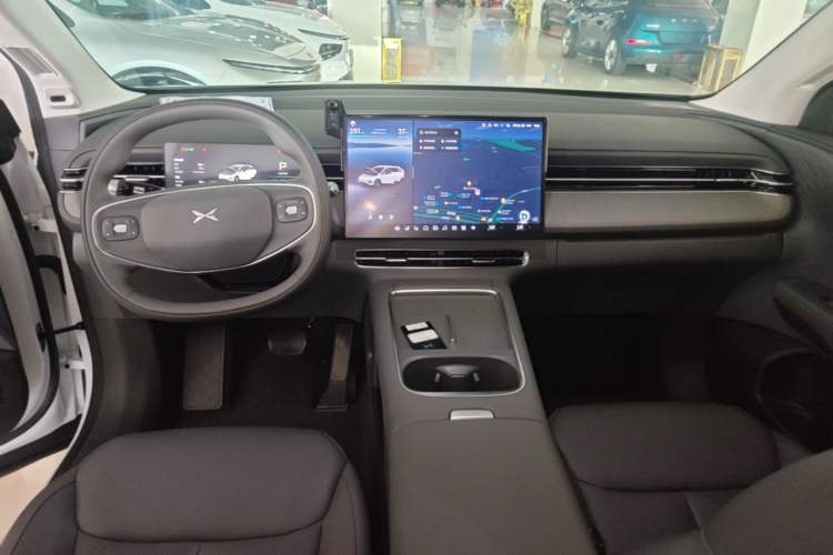 Used XPeng G6 2025 625 Long-Range Max Flagship Edition Center Console