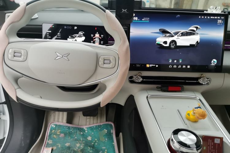 Used XPeng G6 2025 625 Long-Range Max Tech Edition Center Console