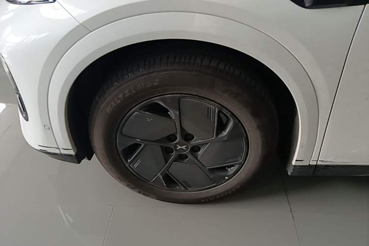 Used XPeng G6 2025 625 Long-Range Max Flagship Edition Exterior 4