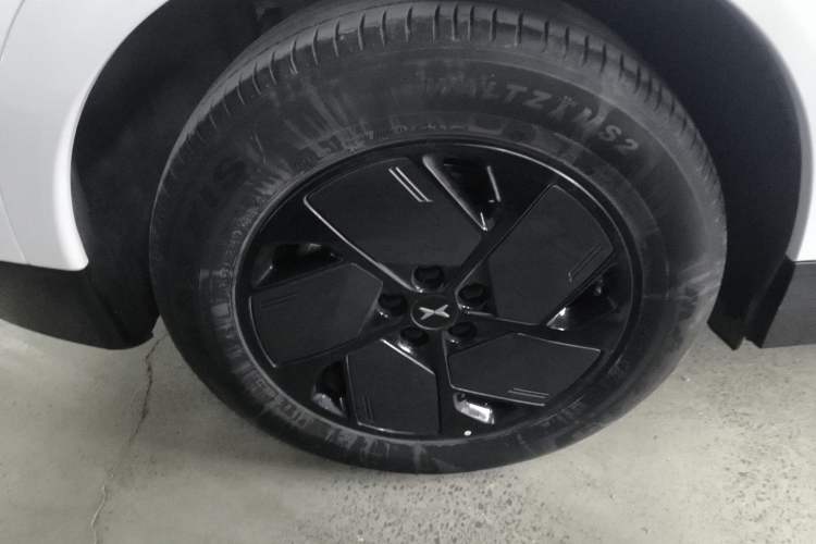 Used XPeng G6 2025 625 Long-Range Max Flagship Edition Exterior 5