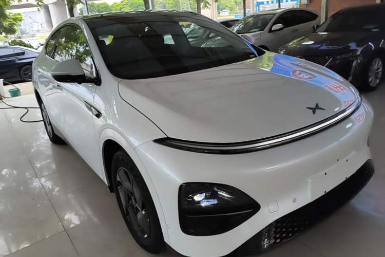 Used XPeng G6 2025 625 Long-Range Max Flagship Edition Front Right 45 Deg