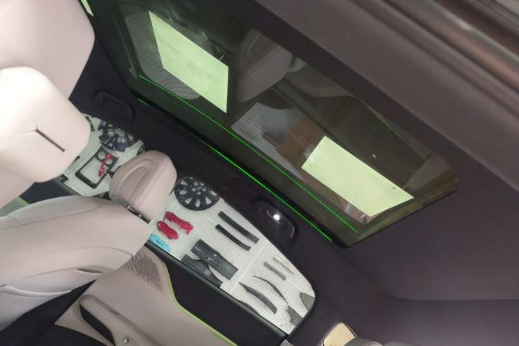 Used XPeng G6 2025 625 Long-Range Max Tech Edition Headliner