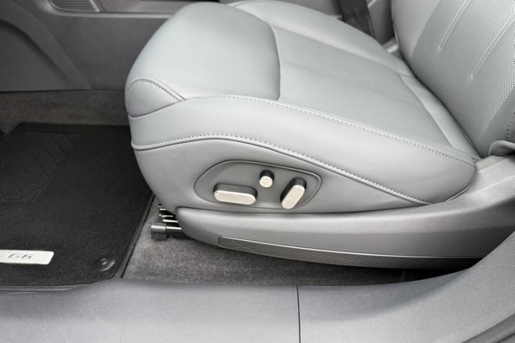 Used XPeng G6 2025 625 Long-Range Max Flagship Edition Interior 8