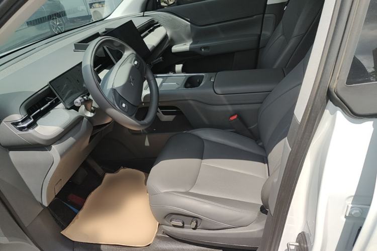 Used XPeng G6 2025 625 Long-Range Max Tech Edition Left Front Seat