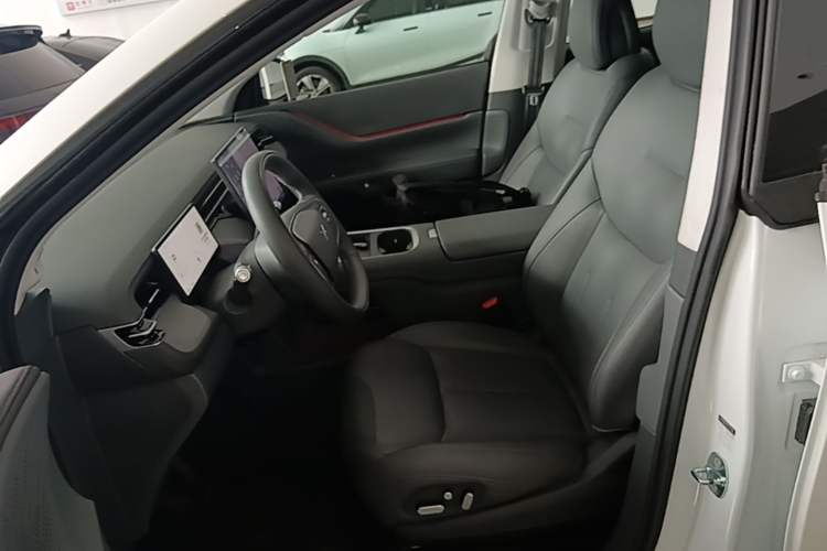 Used XPeng G6 2025 625 Long-Range Max Flagship Edition Left Front Seat