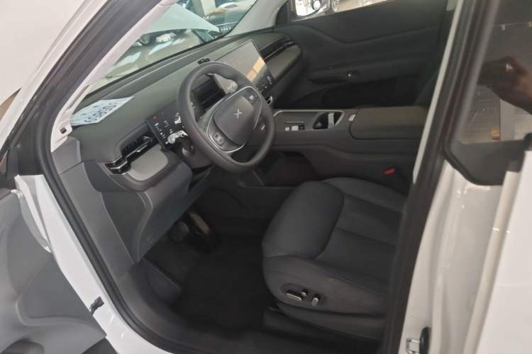 Used XPeng G6 2025 625 Long-Range Max Flagship Edition Left Front Seat