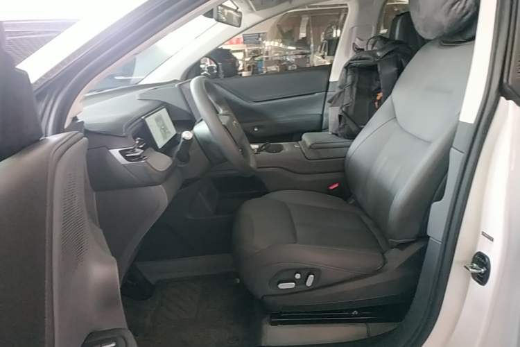 Used XPeng G6 2025 625 Long-Range Max Flagship Edition Left Front Seat