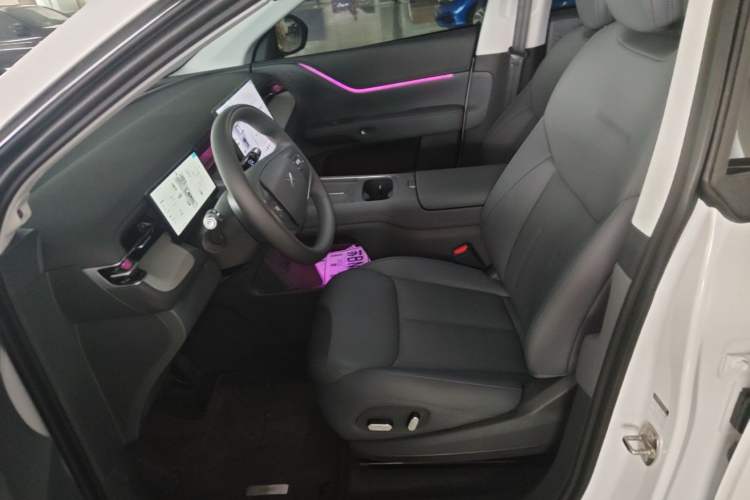 Used XPeng G6 2025 625 Long-Range Max Tech Edition Left Front Seat