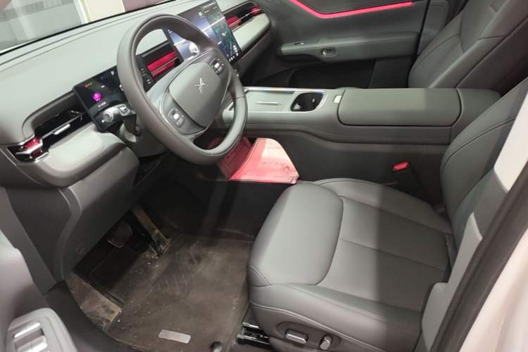 Used XPeng G6 2025 625 Long-Range Max Tech Edition Left Front Seat