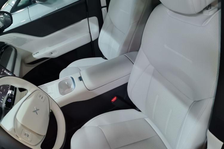 Used XPeng G6 2025 625 Long-Range Max Tech Edition Left Front Seat