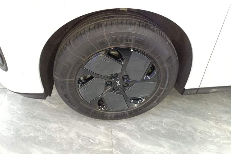 Used XPeng G6 2025 625 Long-Range Max Flagship Edition Left Front Wheel Hub