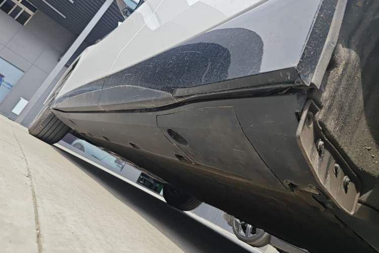 Used XPeng G6 2025 625 Long-Range Max Flagship Edition Left Side Sill