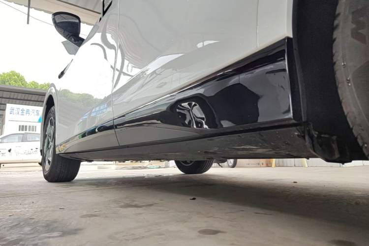 Used XPeng G6 2025 625 Long-Range Max Flagship Edition Left Side Sill