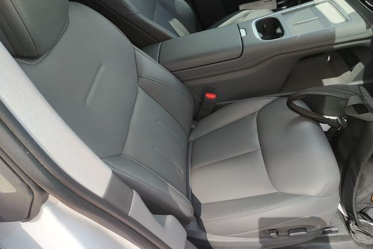 Used XPeng G6 2025 625 Long-Range Max Tech Edition Right Front Seat