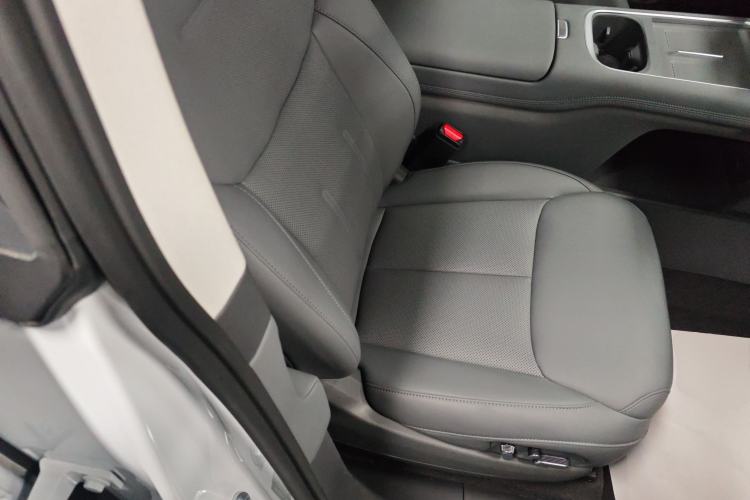 Used XPeng G6 2025 625 Long-Range Max Flagship Edition Right Front Seat