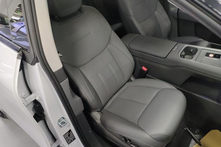 Used XPeng G6 2025 625 Long-Range Max Flagship Edition Right Front Seat