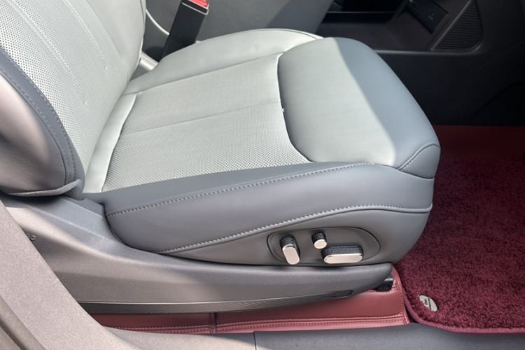 Used XPeng G6 2025 625 Long-Range Max Flagship Edition Right Front Seat