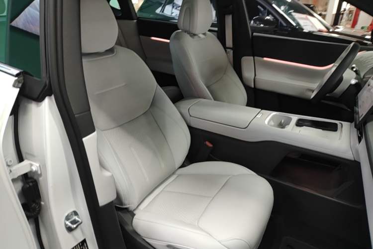 Used XPeng G6 2025 625 Long-Range Max Tech Edition Right Front Seat