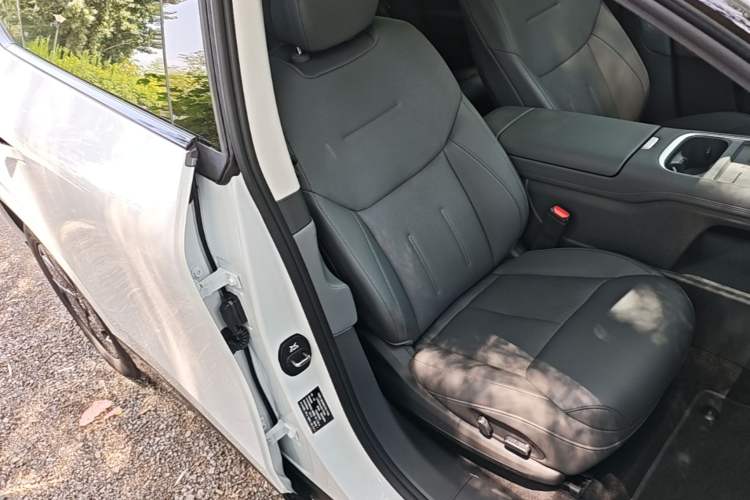 Used XPeng G6 2025 625 Long-Range Max Tech Edition Right Front Seat