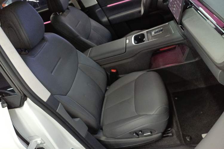 Used XPeng G6 2025 625 Long-Range Max Flagship Edition Right Front Seat