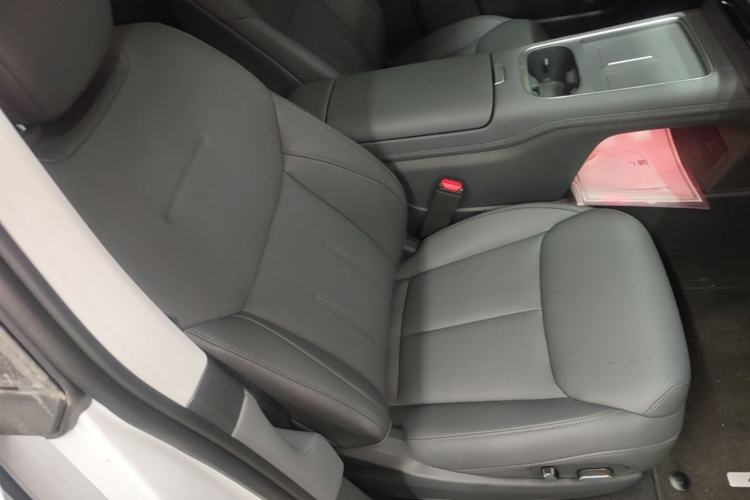 Used XPeng G6 2025 625 Long-Range Max Tech Edition Right Front Seat