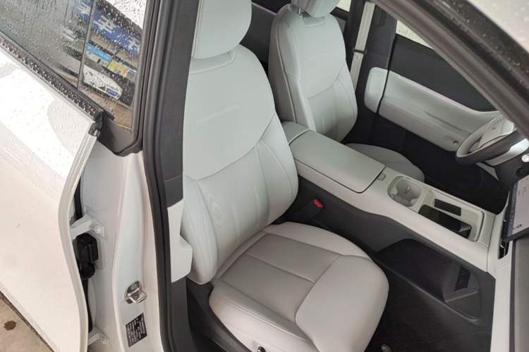 Used XPeng G6 2025 625 Long-Range Max Flagship Edition Right Front Seat