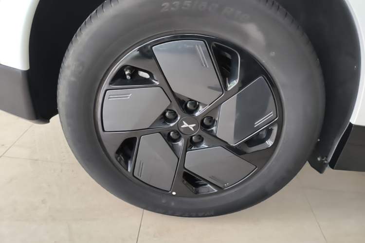 Used XPeng G6 2025 625 Long-Range Max Flagship Edition Right Rear Wheel Hub